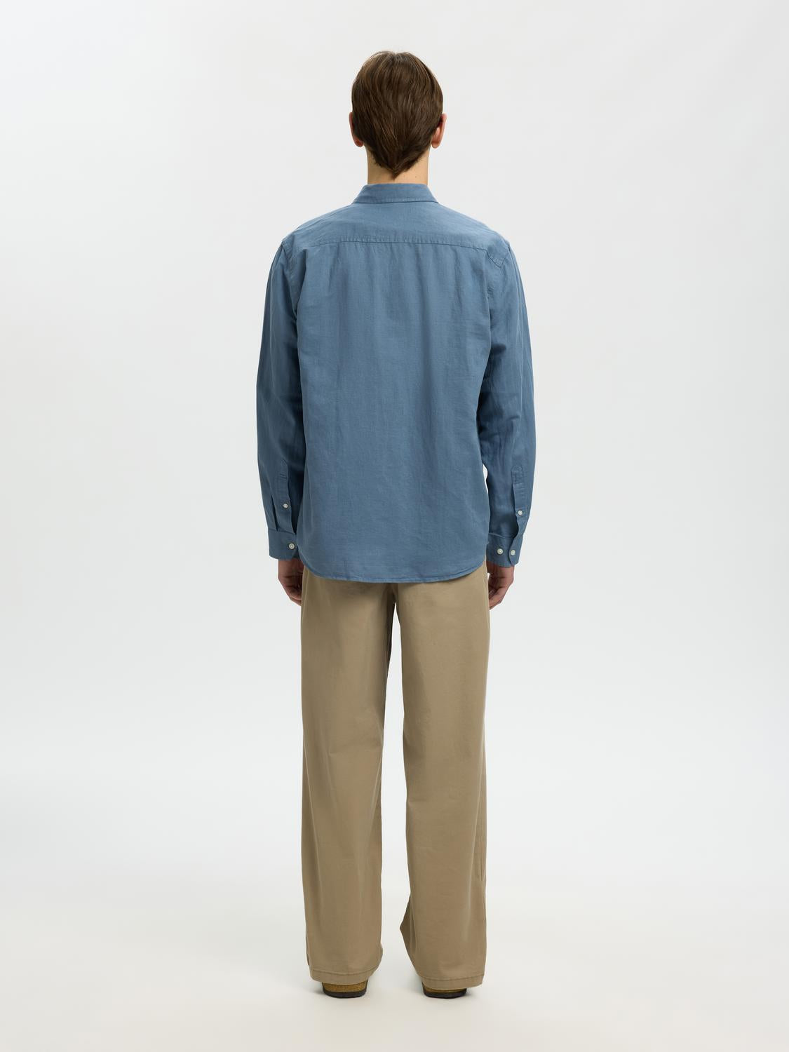 model_shot-back